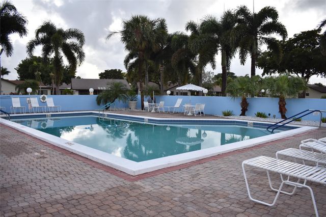 2377 SW 16th Dr, Deerfield Beach, FL 33442