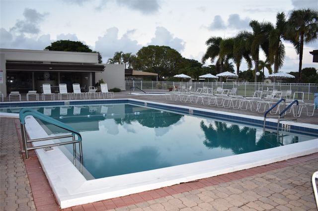 2377 SW 16th Dr, Deerfield Beach, FL 33442