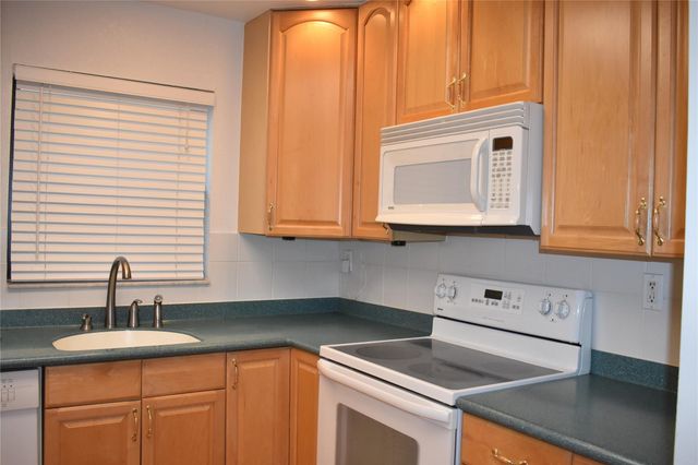 2377 SW 16th Dr, Deerfield Beach, FL 33442