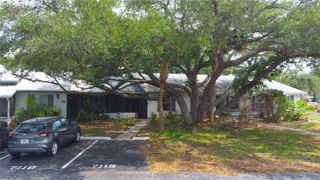 7115 PARKSIDE VILLAS DR N, St Petersburg, FL 33709