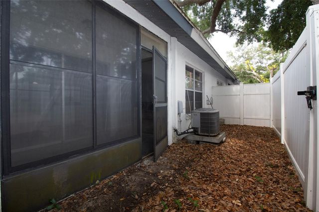 7115 PARKSIDE VILLAS DR N, St Petersburg, FL 33709