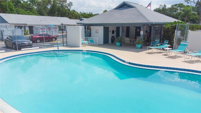 7115 PARKSIDE VILLAS DR N, St Petersburg, FL 33709