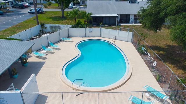 7115 PARKSIDE VILLAS DR N, St Petersburg, FL 33709