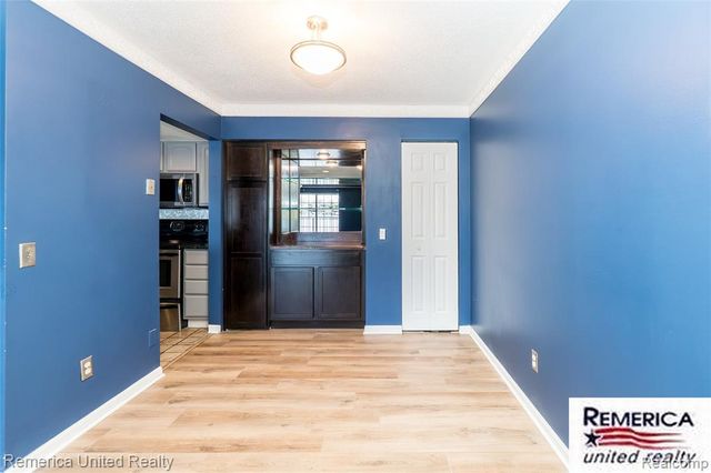 3553 Port Cove Drive 36, Waterford, MI 48328