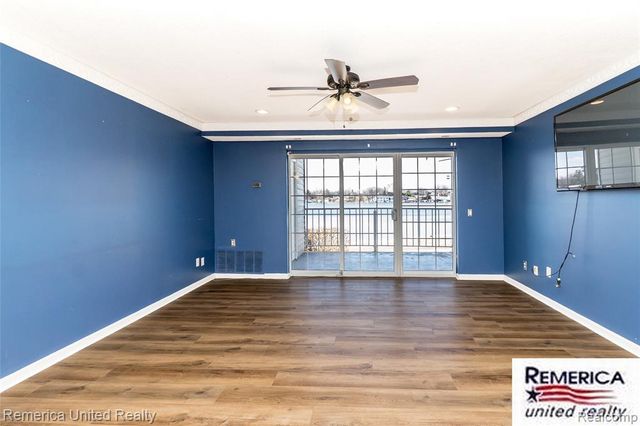 3553 Port Cove Drive 36, Waterford, MI 48328