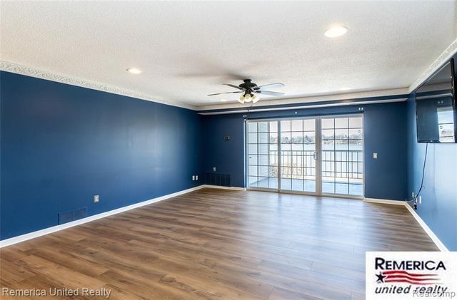 3553 Port Cove Drive 36, Waterford, MI 48328