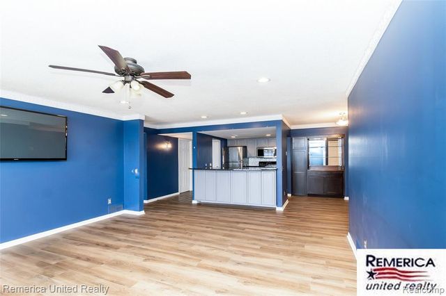 3553 Port Cove Drive 36, Waterford, MI 48328