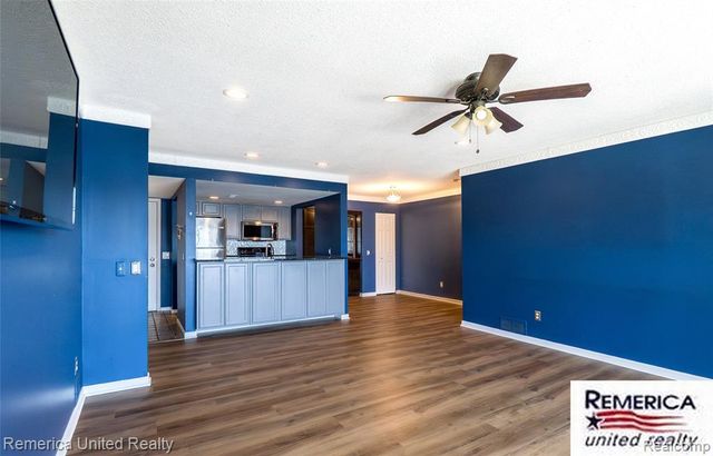 3553 Port Cove Drive 36, Waterford, MI 48328