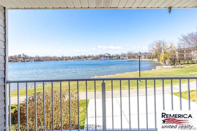 3553 Port Cove Drive 36, Waterford, MI 48328