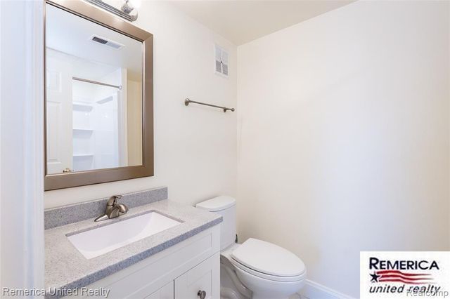 3553 Port Cove Drive 36, Waterford, MI 48328