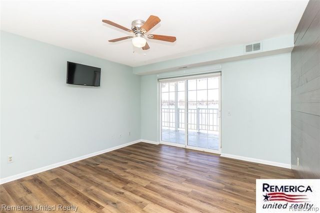 3553 Port Cove Drive 36, Waterford, MI 48328