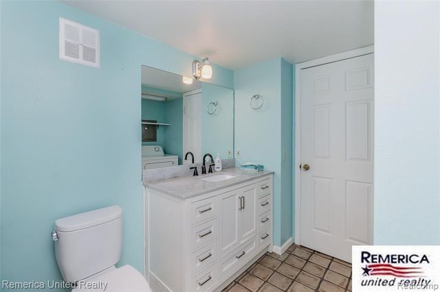 3553 Port Cove Drive 36, Waterford, MI 48328