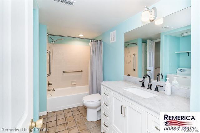 3553 Port Cove Drive 36, Waterford, MI 48328