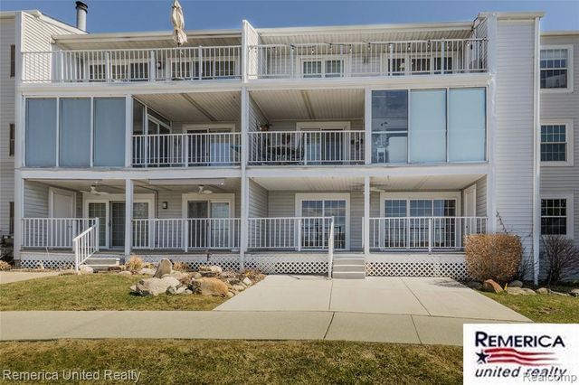 3553 Port Cove Drive 36, Waterford, MI 48328