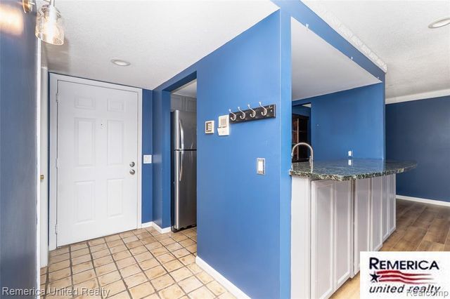 3553 Port Cove Drive 36, Waterford, MI 48328