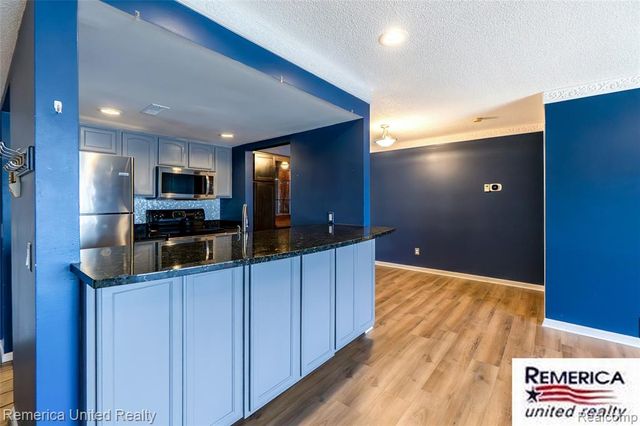 3553 Port Cove Drive 36, Waterford, MI 48328