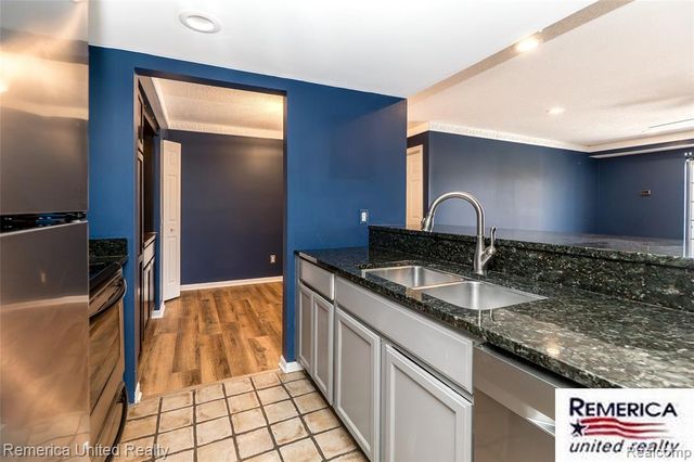 3553 Port Cove Drive 36, Waterford, MI 48328