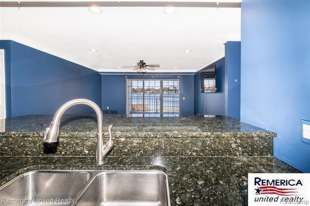 3553 Port Cove Drive 36, Waterford, MI 48328