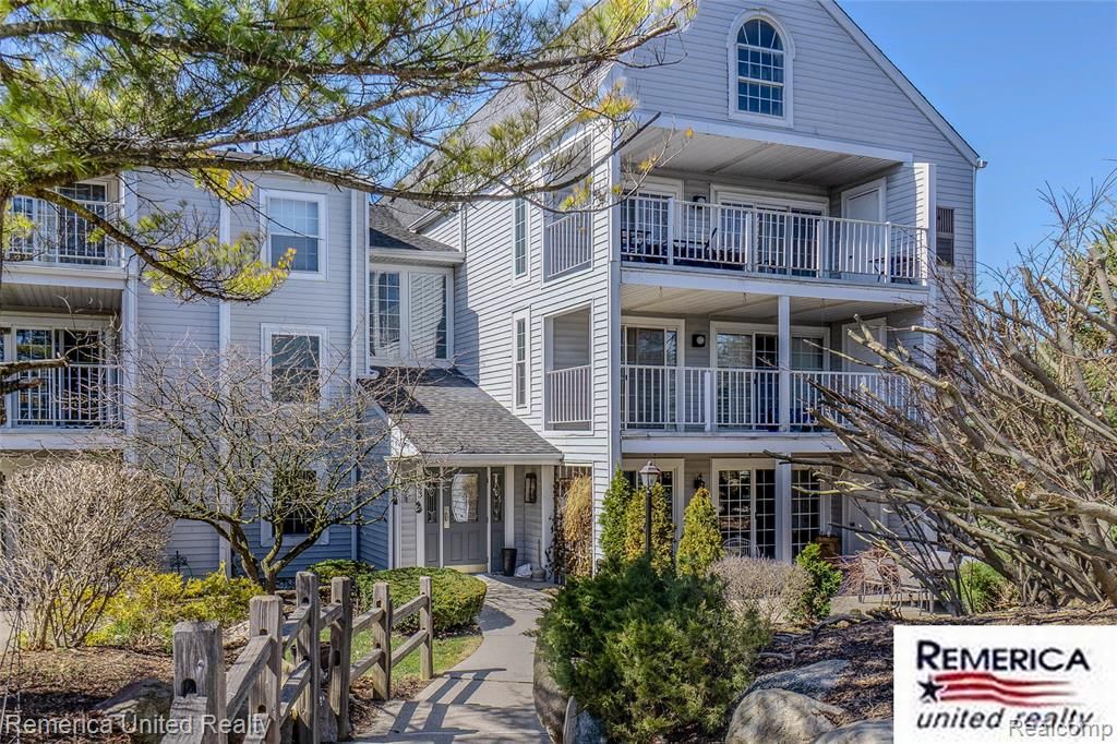 3553 Port Cove Drive 36, Waterford, MI 48328