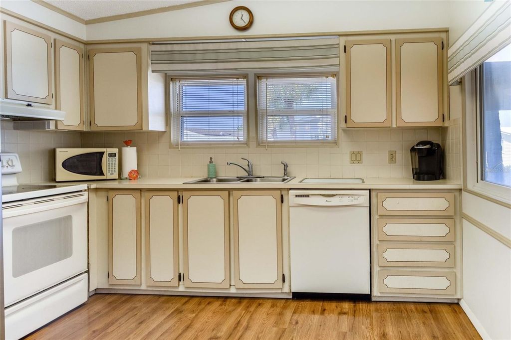 Image 14 of property listing at 2100 KINGS HIGHWAY 653, Port Charlotte, FL 33980