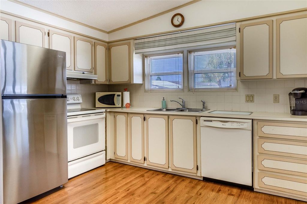 Image 15 of property listing at 2100 KINGS HIGHWAY 653, Port Charlotte, FL 33980