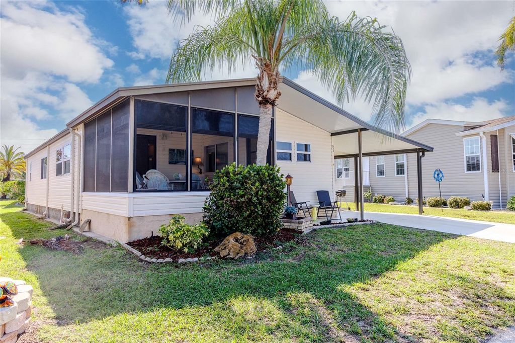 Image 4 of property listing at 2100 KINGS HIGHWAY 653, Port Charlotte, FL 33980