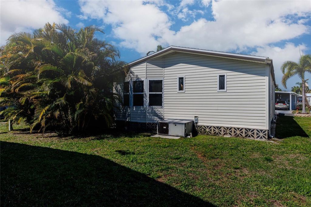 Image 34 of property listing at 2100 KINGS HIGHWAY 653, Port Charlotte, FL 33980