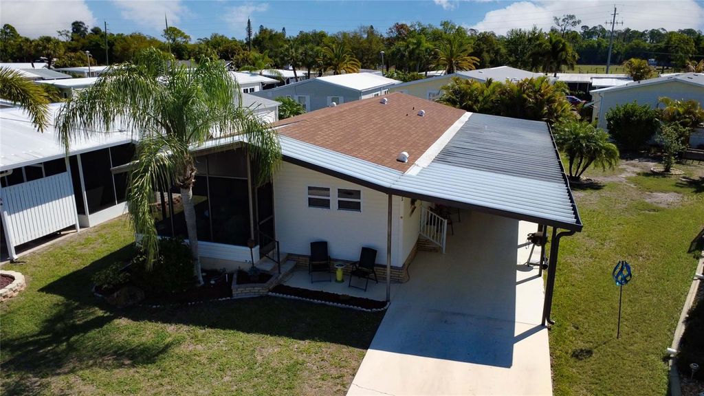 Image 36 of property listing at 2100 KINGS HIGHWAY 653, Port Charlotte, FL 33980