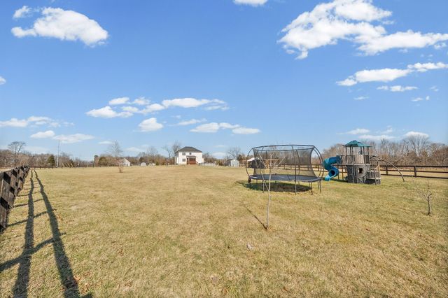 2810 Jim Taylor Rd, Woodlawn, TN 37191