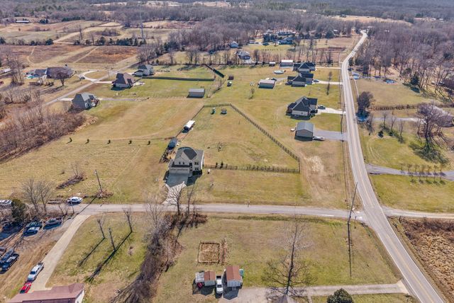 2810 Jim Taylor Rd, Woodlawn, TN 37191