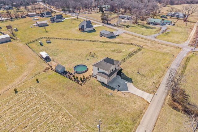2810 Jim Taylor Rd, Woodlawn, TN 37191