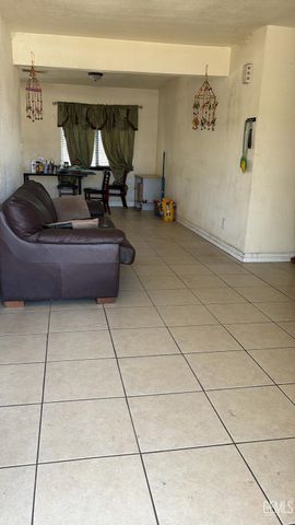 25 Augusta Street, Bakersfield, CA 93307