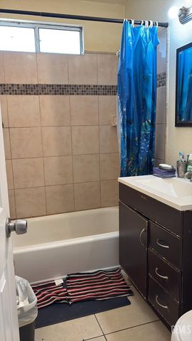 25 Augusta Street, Bakersfield, CA 93307