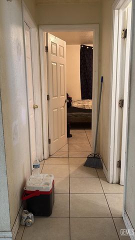 25 Augusta Street, Bakersfield, CA 93307