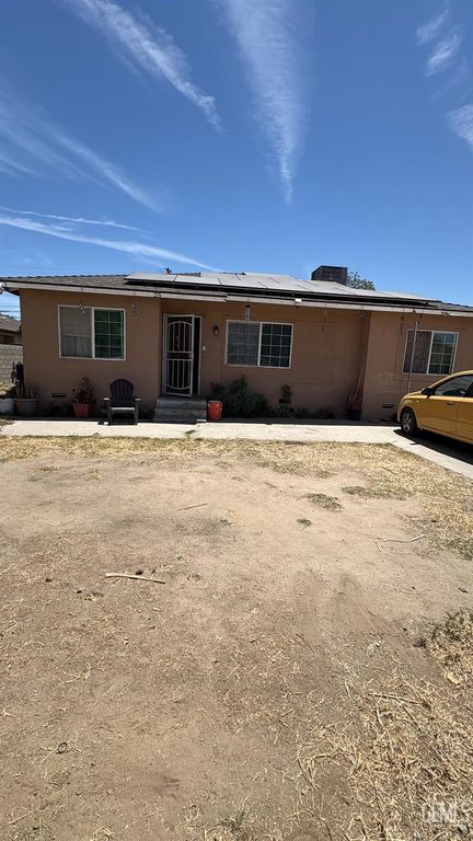 25 Augusta Street, Bakersfield, CA 93307