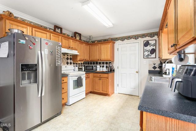 825 Lockesley Lane, Burlington, NC 27217