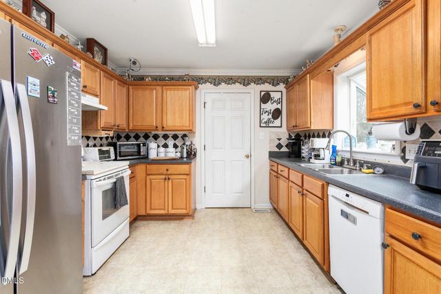 825 Lockesley Lane, Burlington, NC 27217