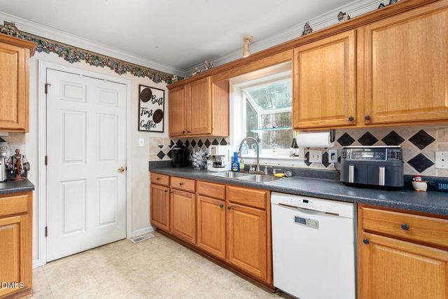 825 Lockesley Lane, Burlington, NC 27217