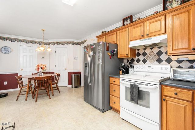 825 Lockesley Lane, Burlington, NC 27217