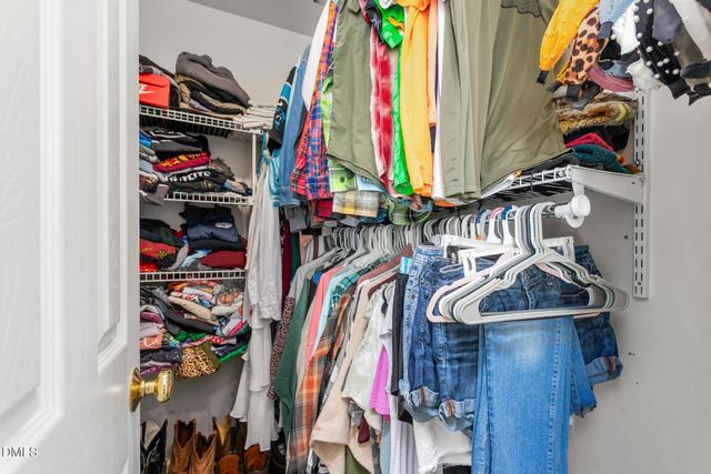 825 Lockesley Lane, Burlington, NC 27217