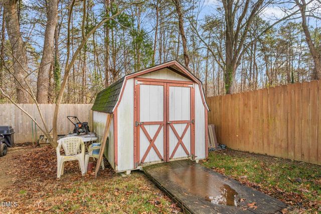 825 Lockesley Lane, Burlington, NC 27217