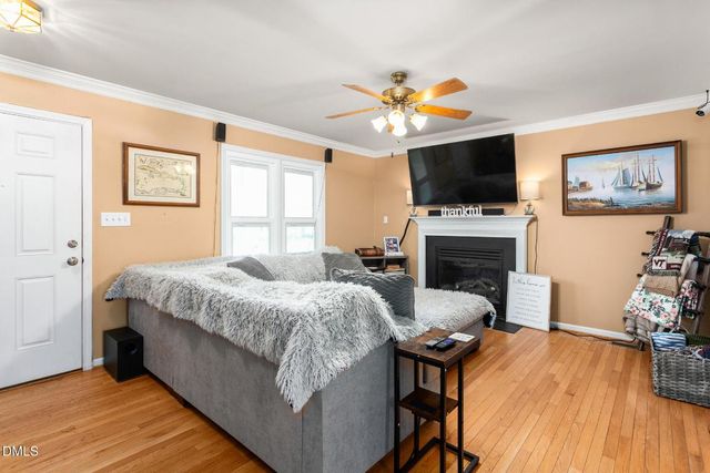 825 Lockesley Lane, Burlington, NC 27217