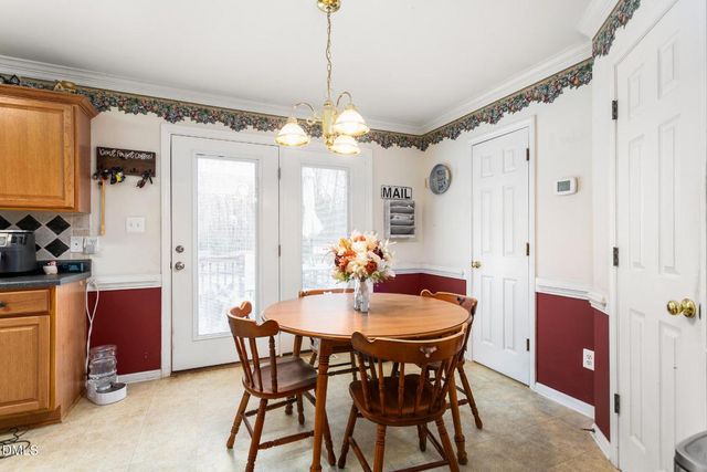 825 Lockesley Lane, Burlington, NC 27217