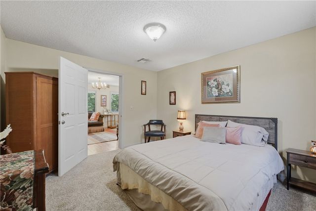 182 W Van Buren, Eureka Springs, AR 72632