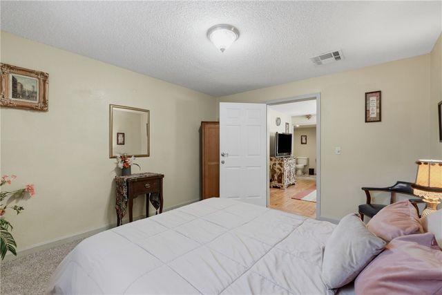 182 W Van Buren, Eureka Springs, AR 72632