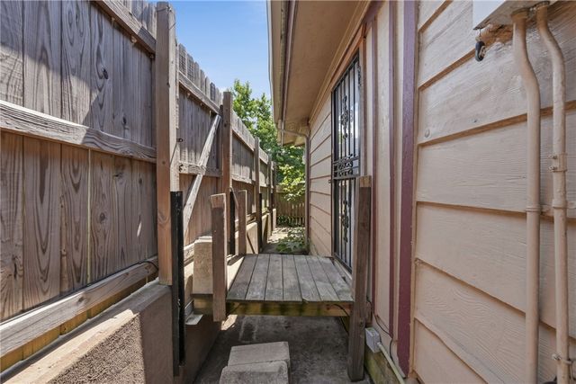 182 W Van Buren, Eureka Springs, AR 72632