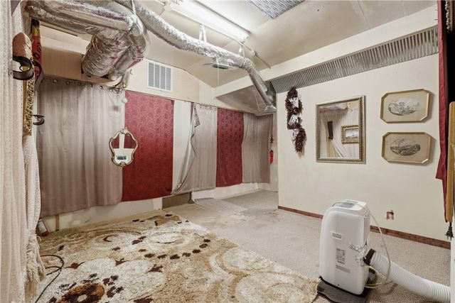 182 W Van Buren, Eureka Springs, AR 72632