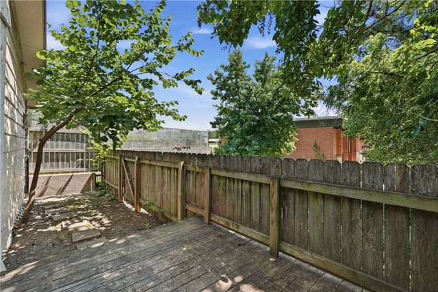 182 W Van Buren, Eureka Springs, AR 72632