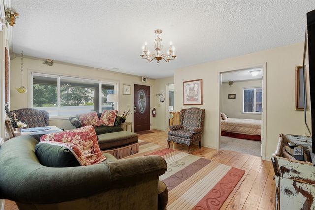 182 W Van Buren, Eureka Springs, AR 72632