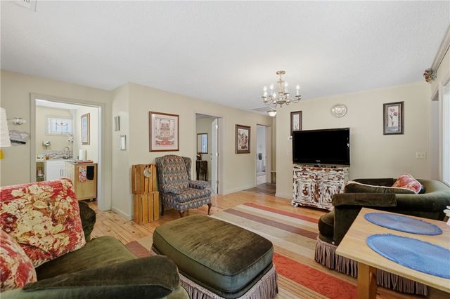182 W Van Buren, Eureka Springs, AR 72632